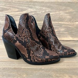 Steve Madden 7 Leve Faux Leather Brown Black Snake Western Ankle Booties EUC